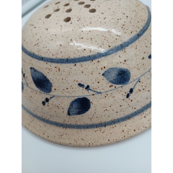Primitive Stoneware Berry Bowl W Leather Hanger Loop Brown Speckled Blue Vine - Picture 7 of 8
